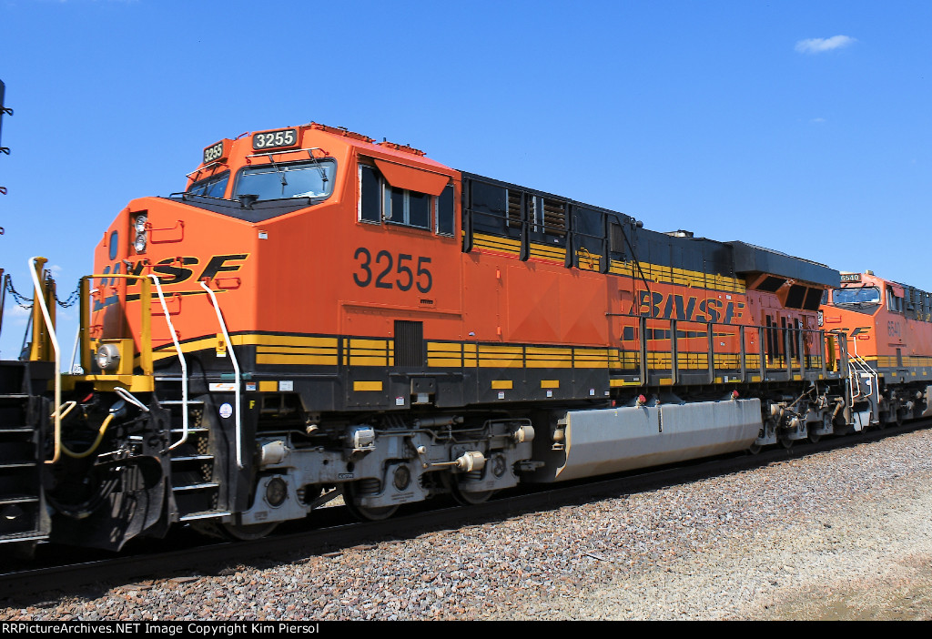 BNSF 3255